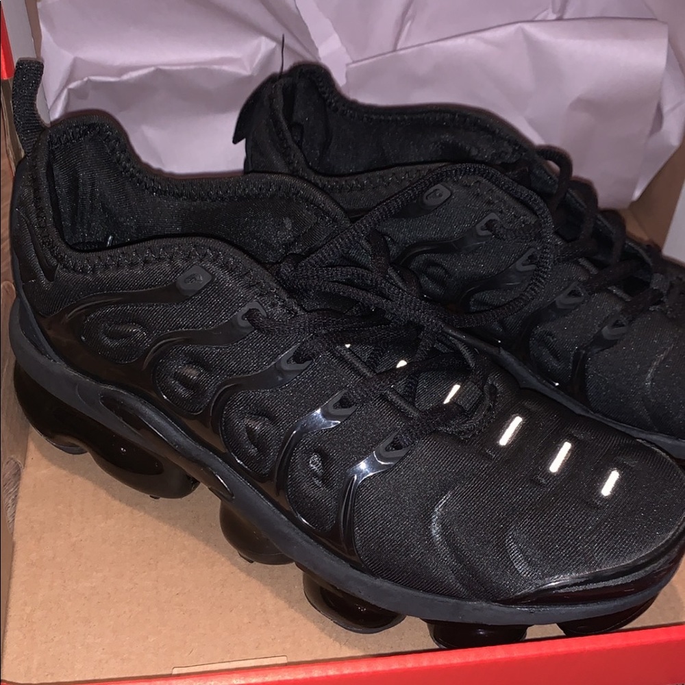 Black size 5 youth Air Vapormax Plus